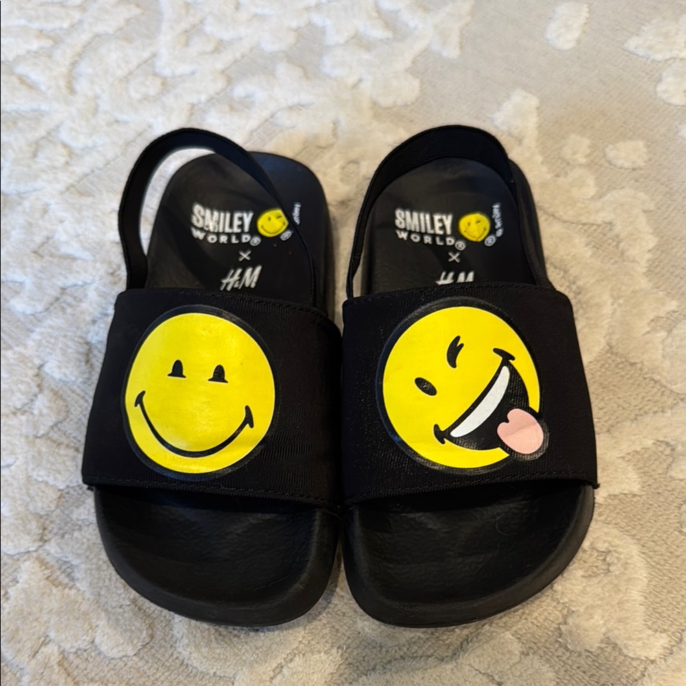 Toddler Smiley World x H&M slides